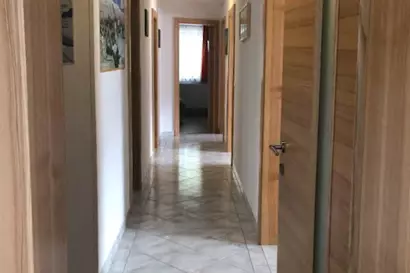 13-Ferienwohnung_Tropper-Floerl_Gerlosberg_gang-zimmer